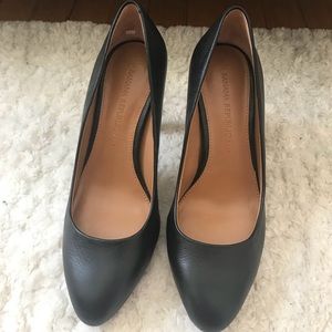 Banana Republic Black Leather Pumps
